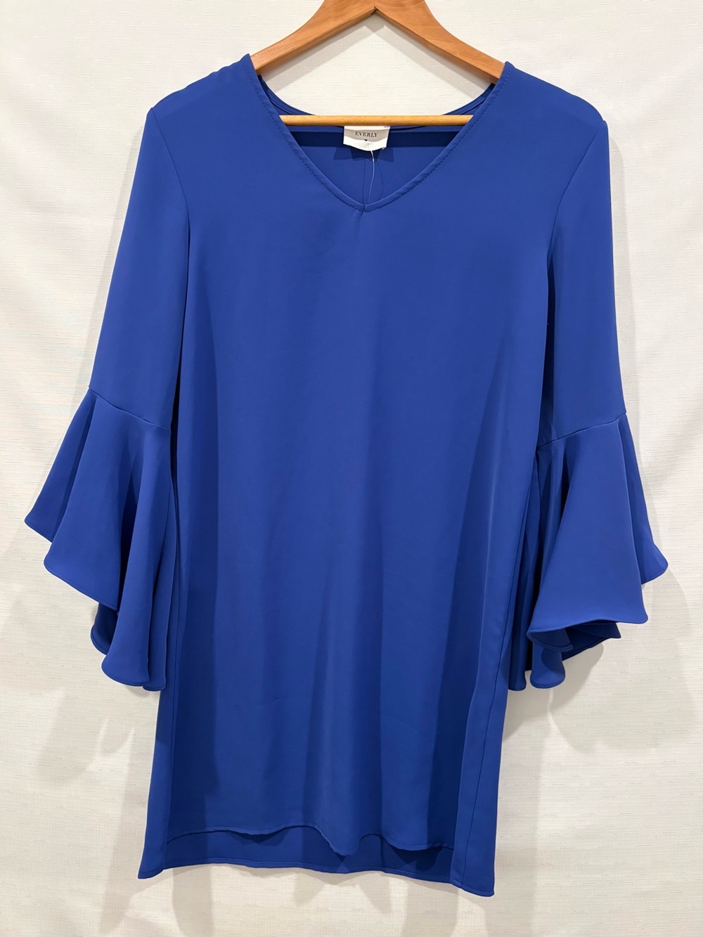 New NWT Everly Small Royal Blue V Neck Tiered Flounce Bell Sleeve Shift Dress